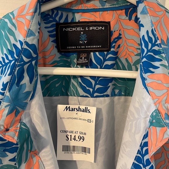 Hawaiian shirt, brand new with tags! - Picture 3 of 5